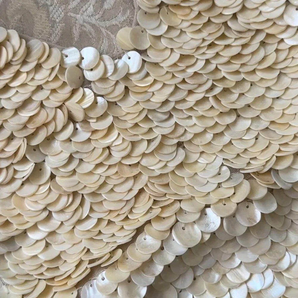 Shell Halter Top - Picture 3 of 6